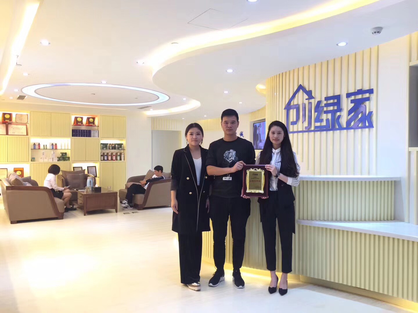 熱烈祝賀楊總簽約創(chuàng)綠家浙江省縣級市代理！