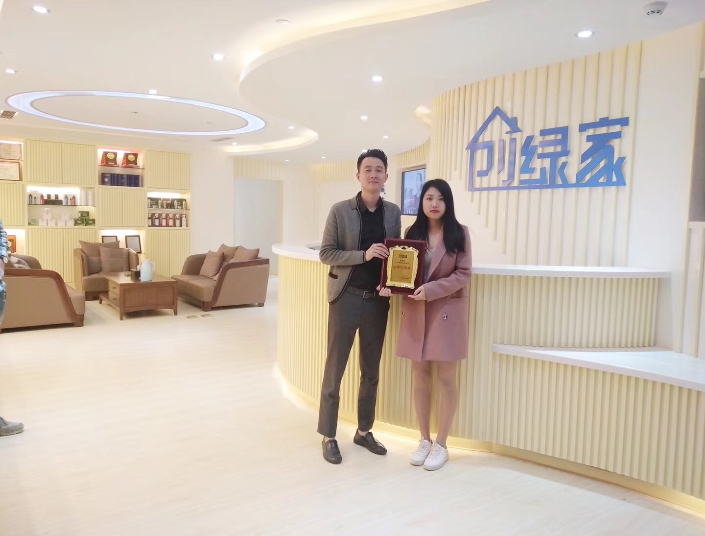 熱烈祝賀錢總簽約創(chuàng)綠家浙江省縣級市代理！