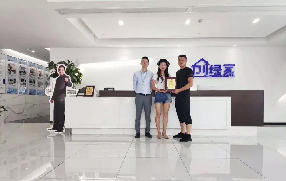 熱烈祝賀何總簽約創綠家四川省南充市區級代理！