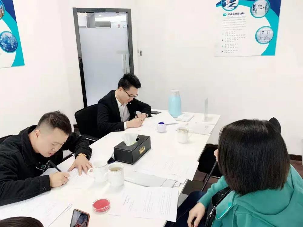熱烈祝賀張總簽約創(chuàng)綠家貴州省六盤水市縣級代理！